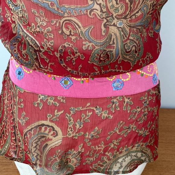 Made in Nepal wrap around wine paisley short sleeved blouse. Ties inside… - Picture 7 of 17